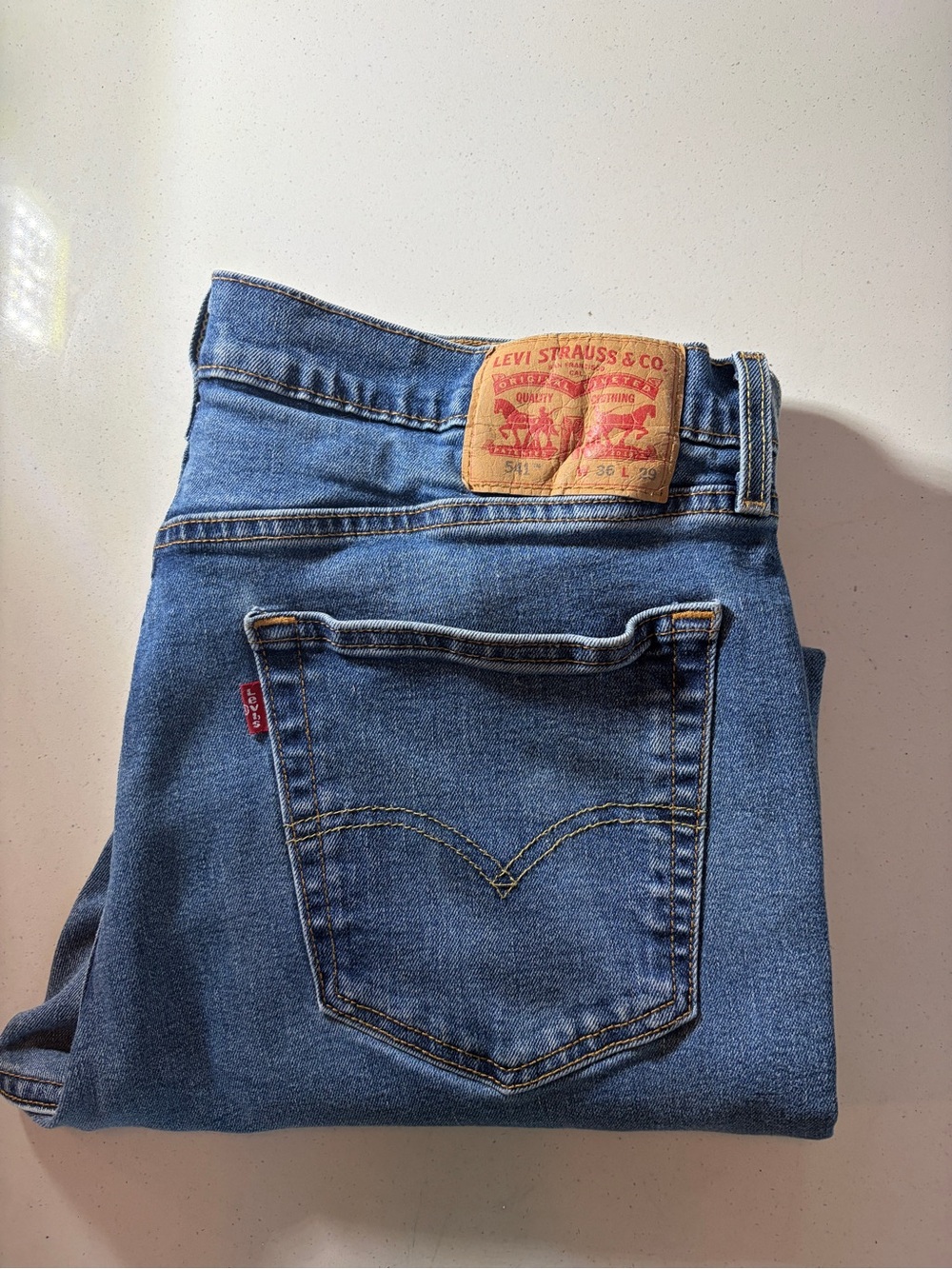 Levi's 541 Men’s Athletic Taker Fit Medium Wash Size W36xL29 - Picture 2 of 6